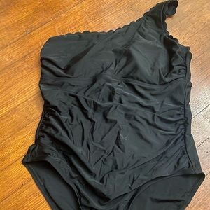 Black one piece scalloped top with one strap sz XL